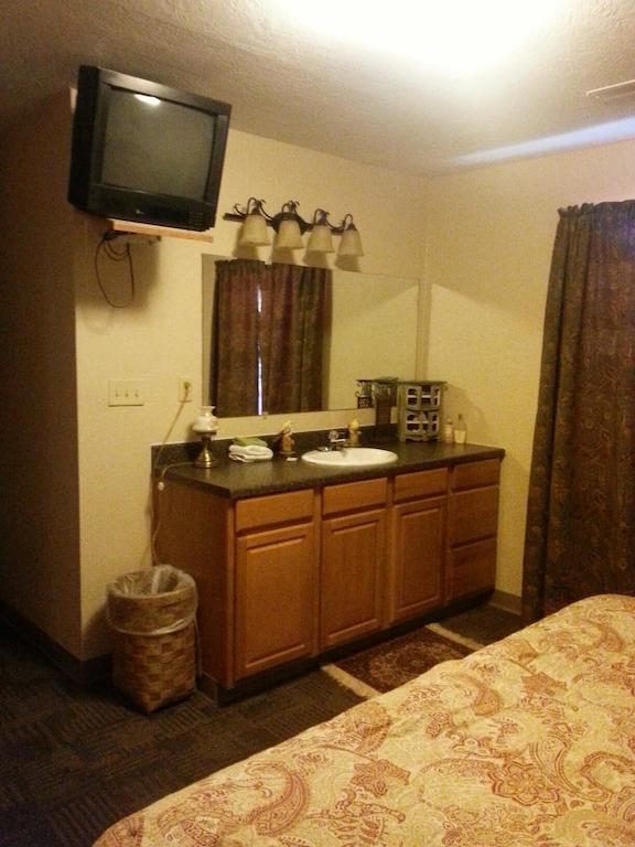 Taneycomo Lakefront Resort Bull Creek Room photo